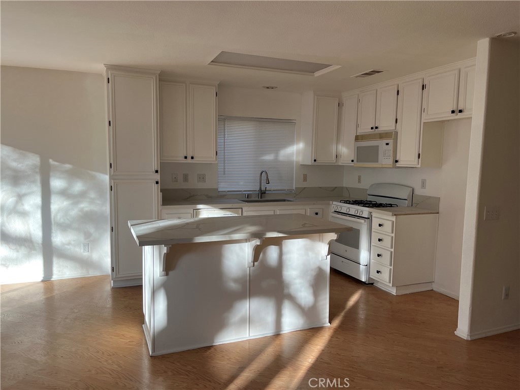 1555 Evergreen Avenue Property Photo 7