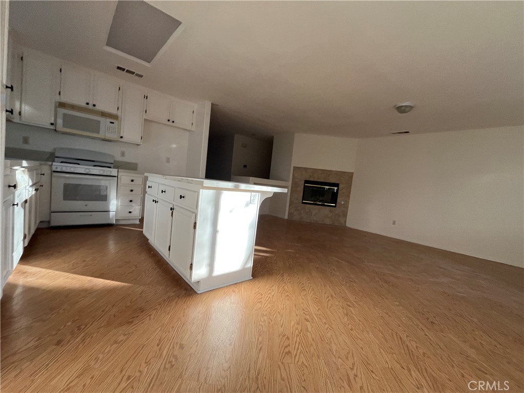 1555 Evergreen Avenue Property Photo 8