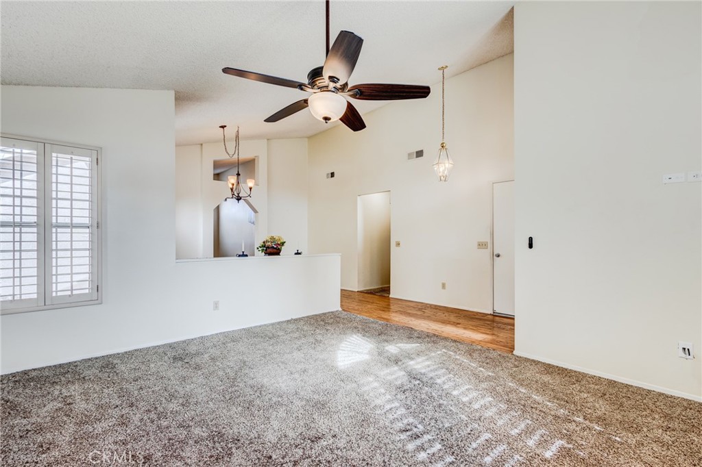5205 W Pinehurst Drive Property Photo 9