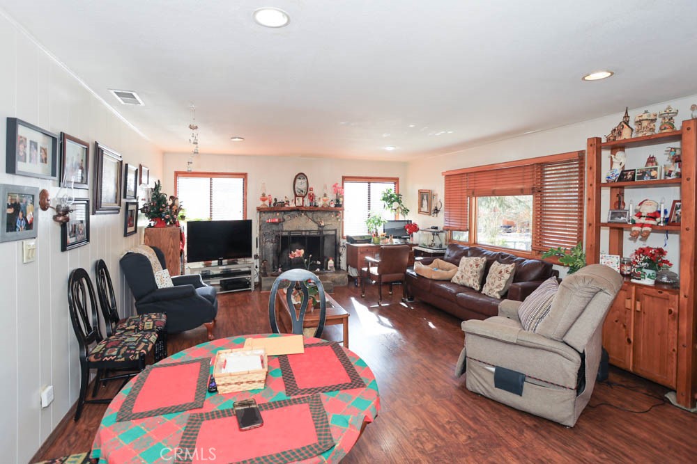 1018 Feather Mountain Drive Property Photo 3