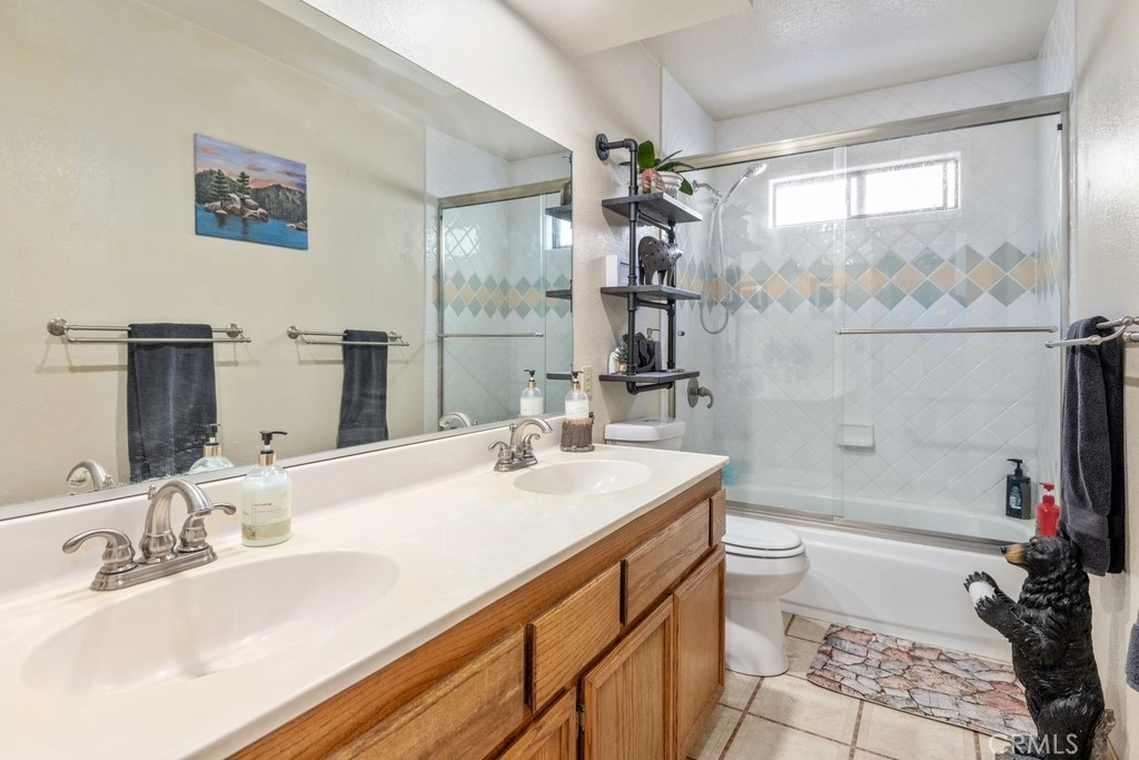 1164 Mount Doble Drive Property Photo 17