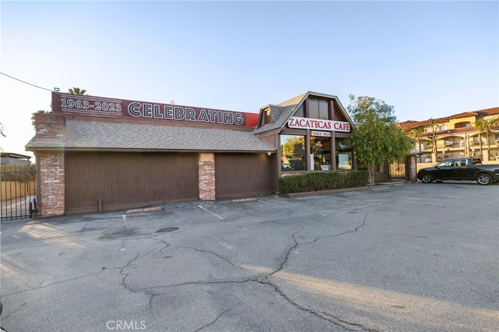 3767 Iowa Avenue Property Photo 1