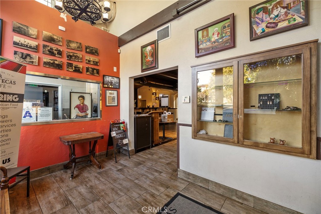 3767 Iowa Avenue Property Photo 4