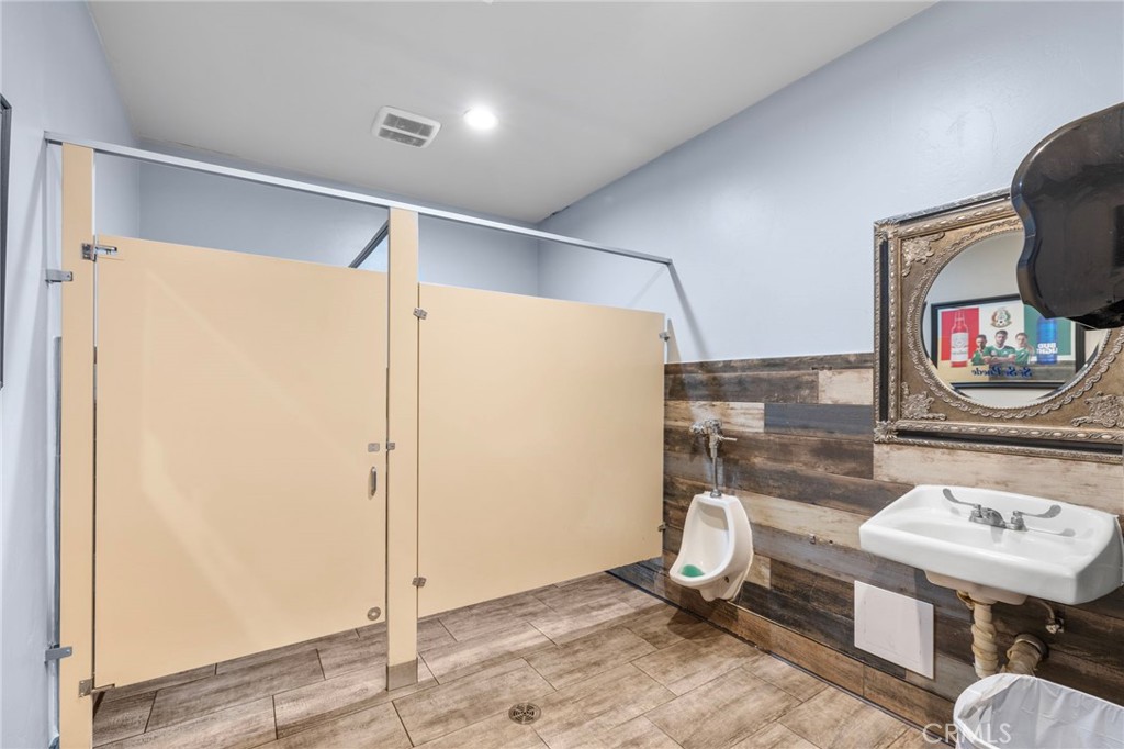 3767 Iowa Avenue Property Photo 17