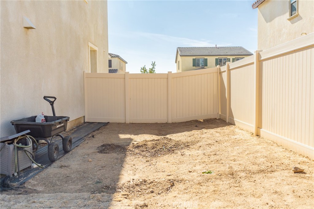5817 Julian Way Property Photo 14