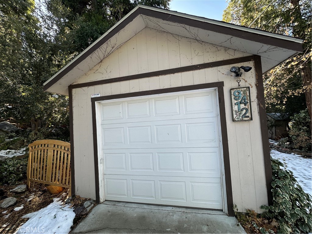 9412 Spring Drive Property Photo 3