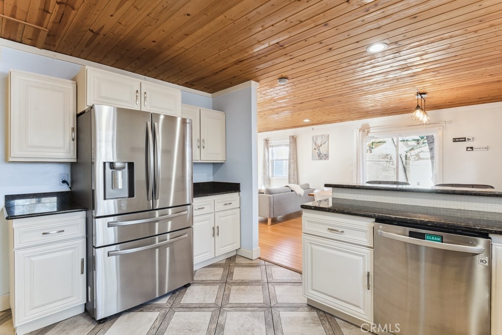 826 Santa Barbara Avenue Property Photo 8