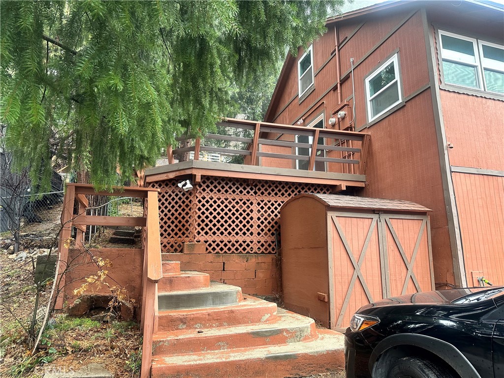 23083 Hemlock Lane B Property Photo 4