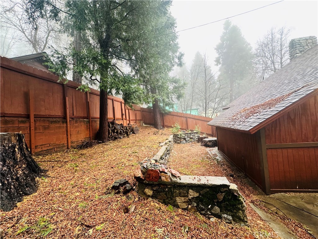23083 Hemlock Lane B Property Photo 12