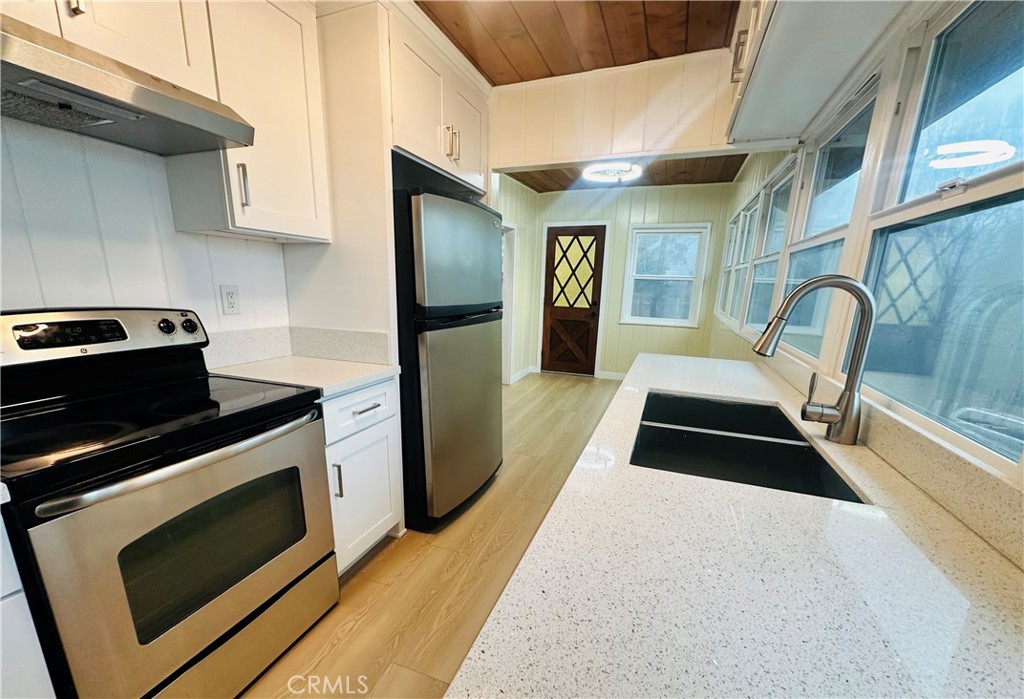 23083 Hemlock Lane B Property Photo 15
