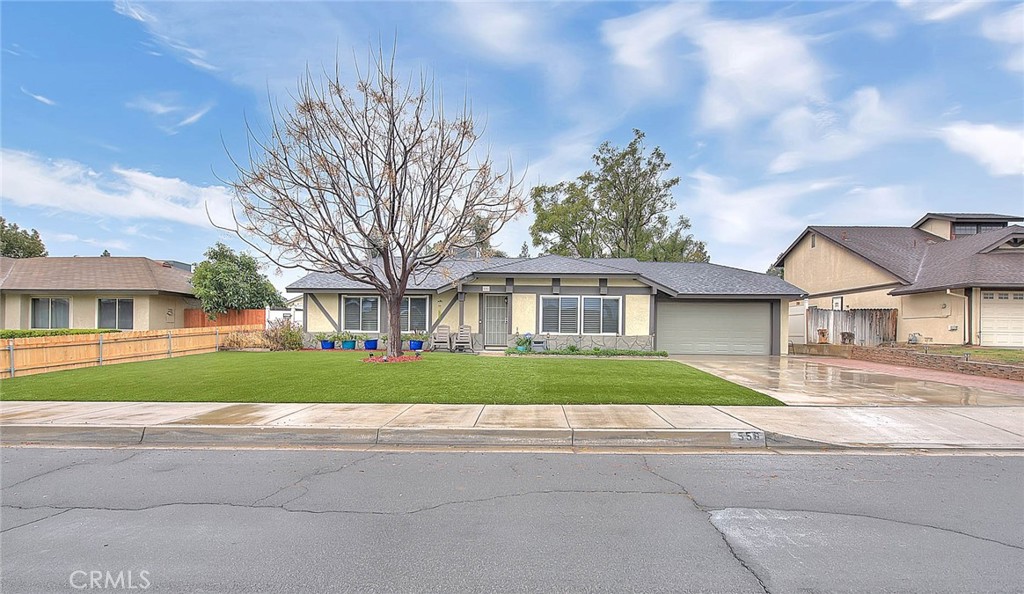 556 S Iris Avenue Property Photo 2