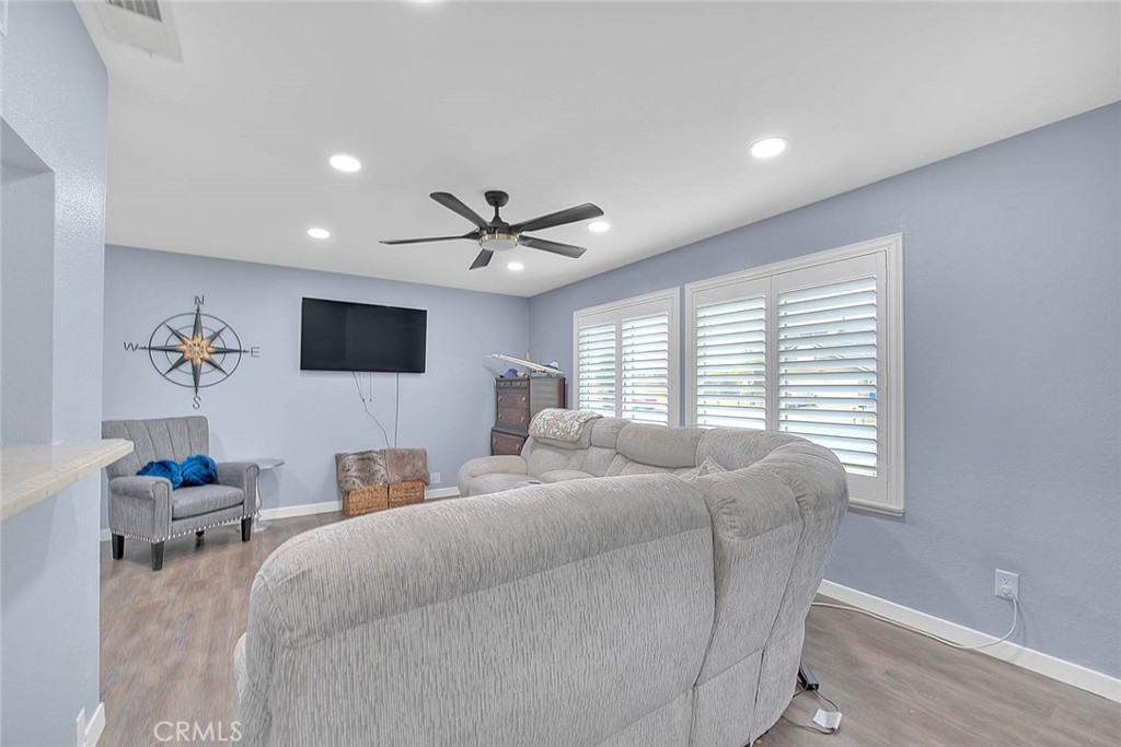 556 S Iris Avenue Property Photo 7