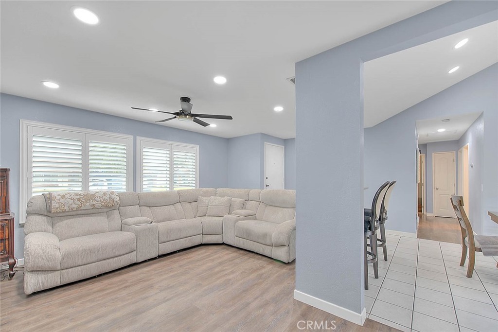 556 S Iris Avenue Property Photo 8