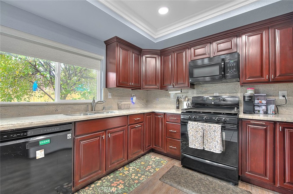 556 S Iris Avenue Property Photo 15