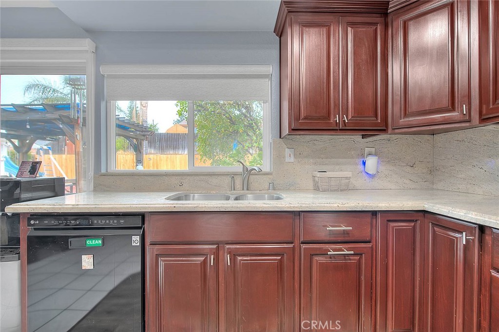 556 S Iris Avenue Property Photo 16