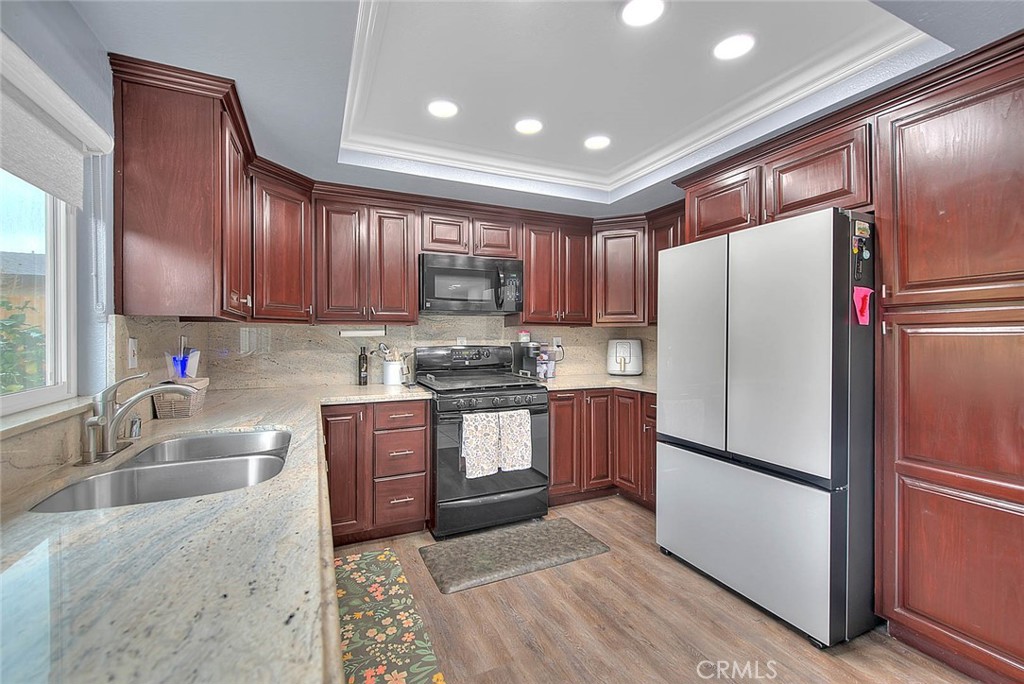 556 S Iris Avenue Property Photo 17