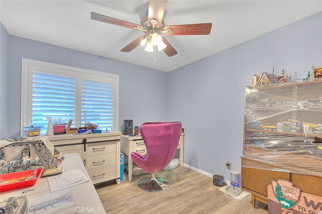 556 S Iris Avenue Property Photo 26