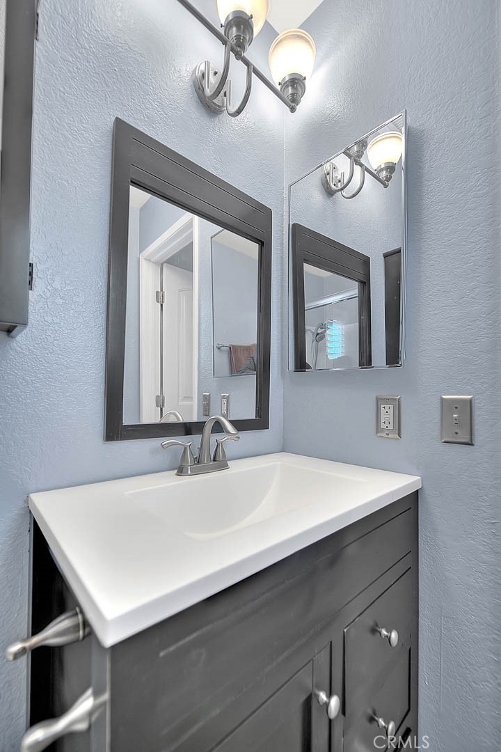 556 S Iris Avenue Property Photo 33