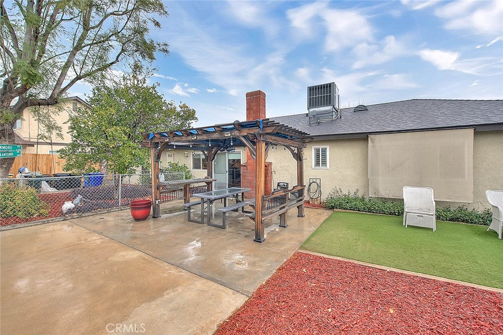 556 S Iris Avenue Property Photo 36