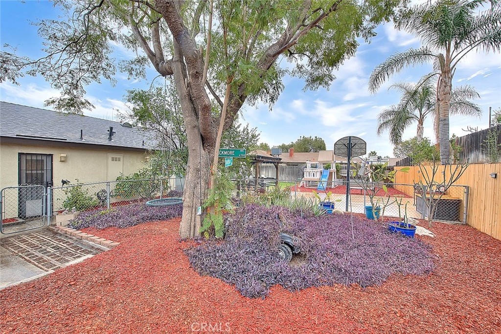 556 S Iris Avenue Property Photo 37