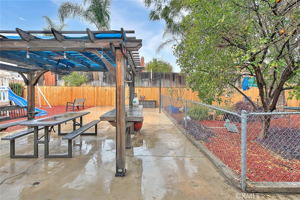 556 S Iris Avenue Property Photo 38