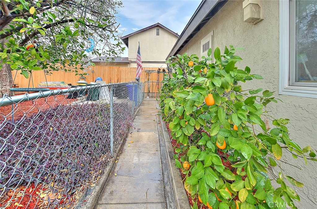 556 S Iris Avenue Property Photo 40
