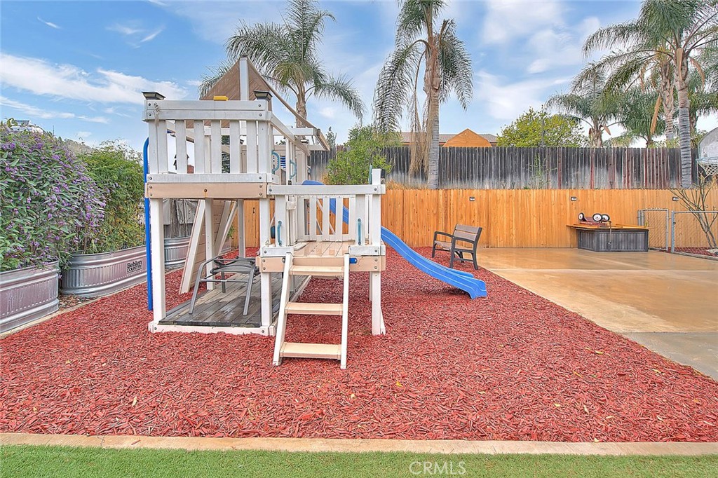556 S Iris Avenue Property Photo 43