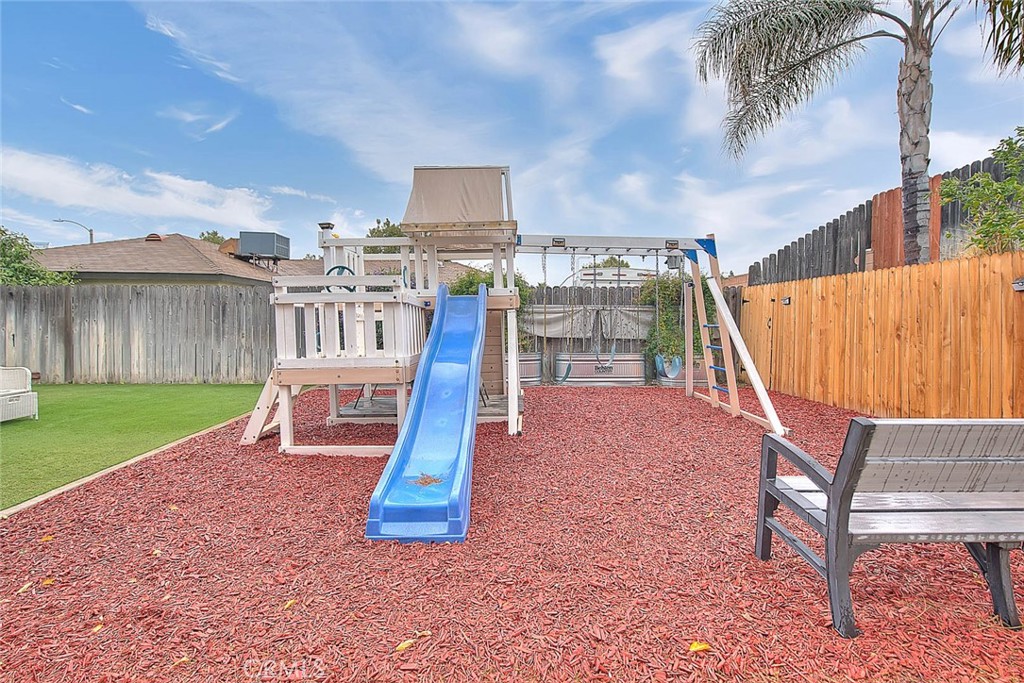 556 S Iris Avenue Property Photo 44