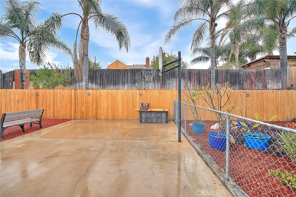 556 S Iris Avenue Property Photo 47