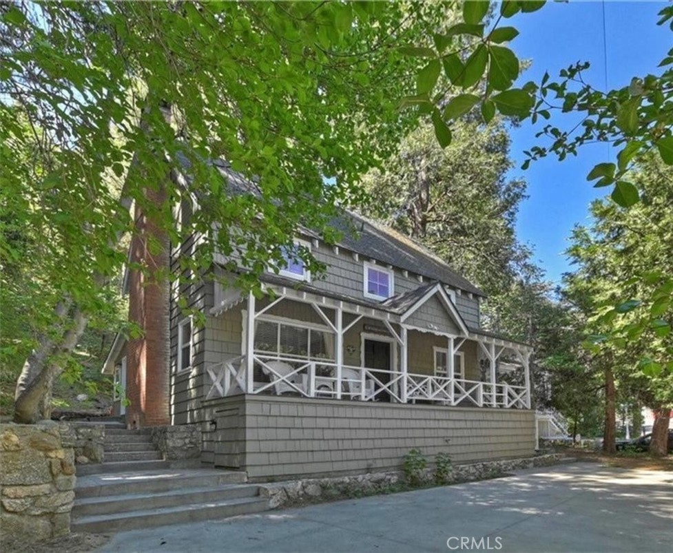 855 Lake Drive Property Photo 4