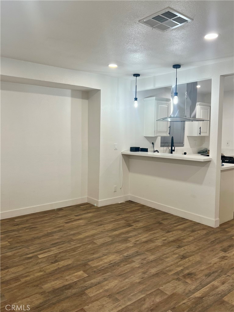 686 N Mountain View Avenue Property Photo 3