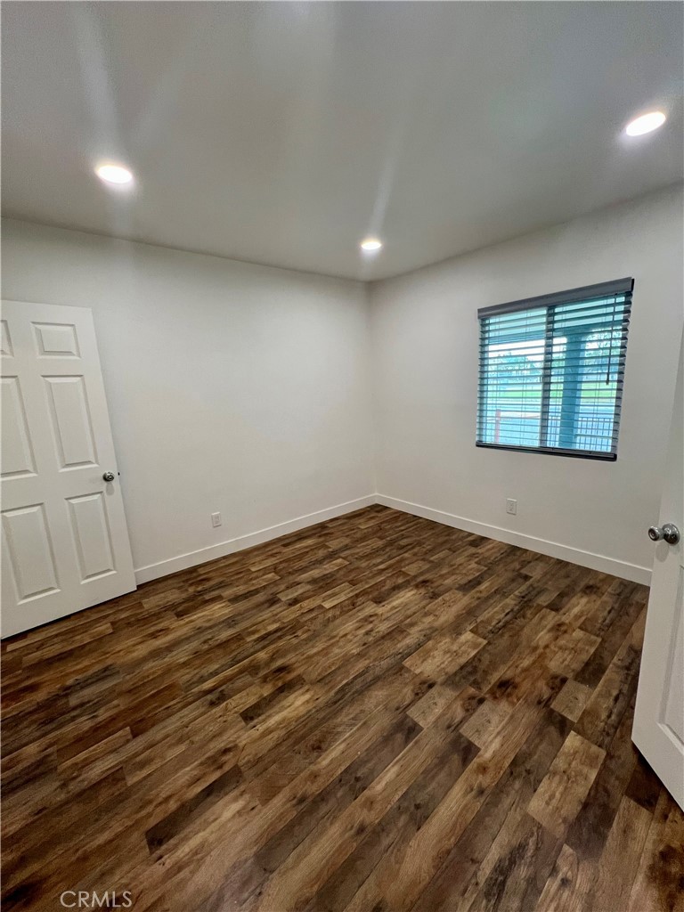 686 N Mountain View Avenue Property Photo 6
