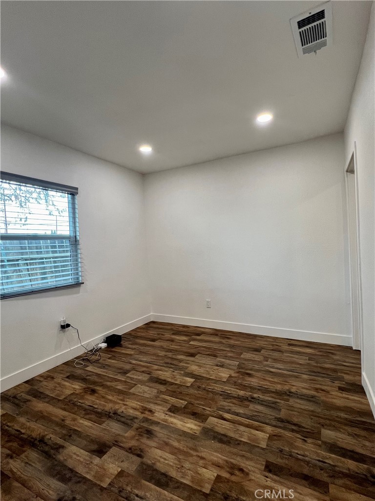 686 N Mountain View Avenue Property Photo 10