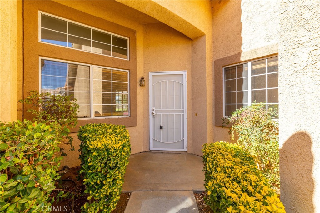 573 La Costa Drive Property Photo 4