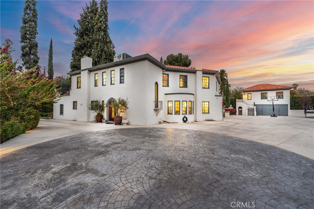 1205 W Highland Avenue Property Photo 4