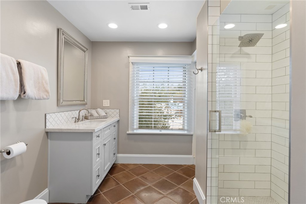 1205 W Highland Avenue Property Photo 39