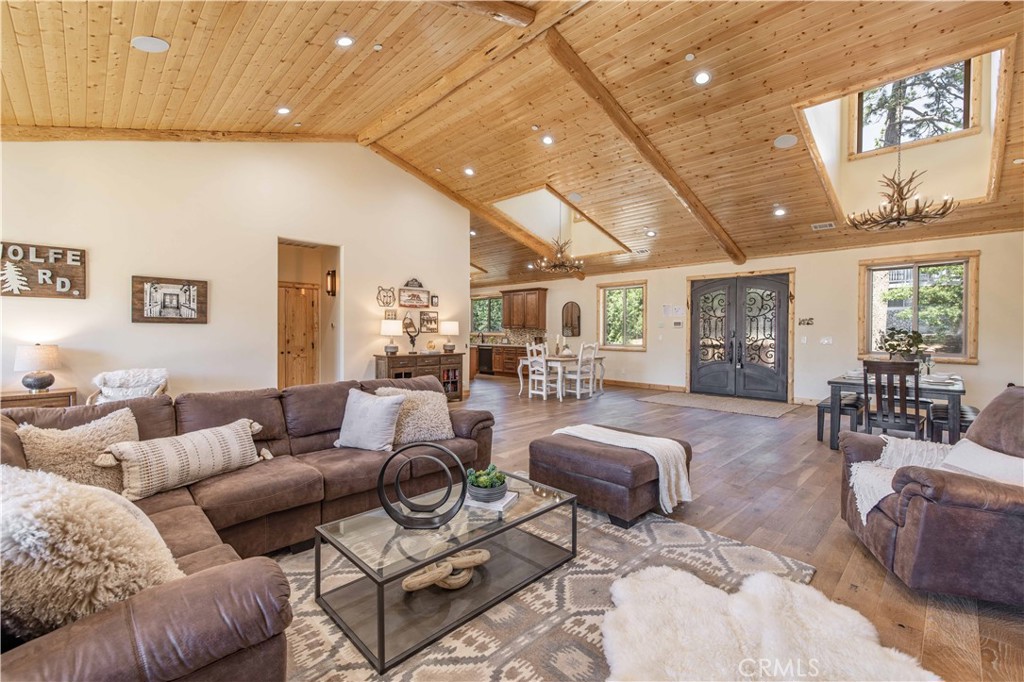 43625 Wolf Road Property Photo 7