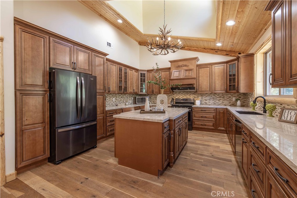 43625 Wolf Road Property Photo 8