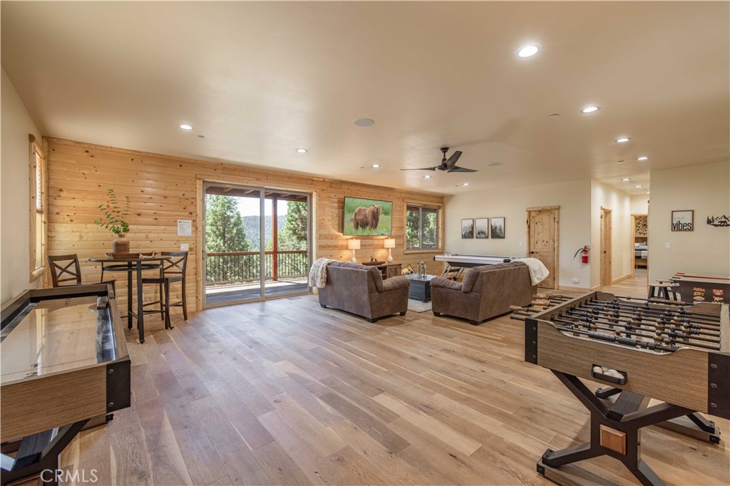 43625 Wolf Road Property Photo 9