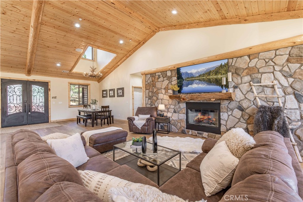 43625 Wolf Road Property Photo 16