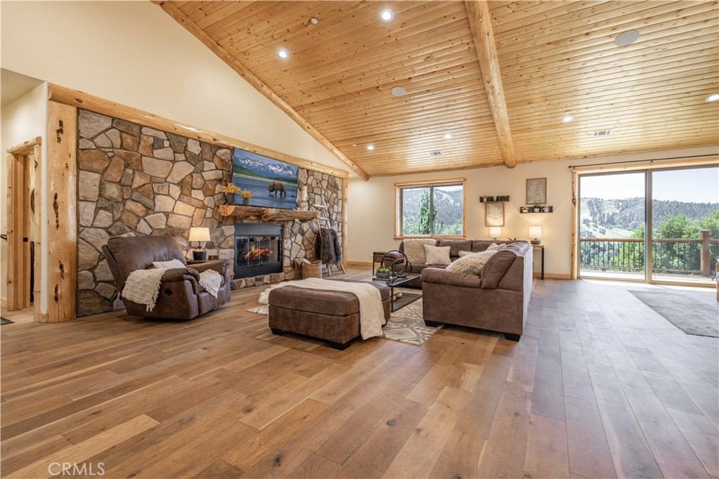 43625 Wolf Road Property Photo 17