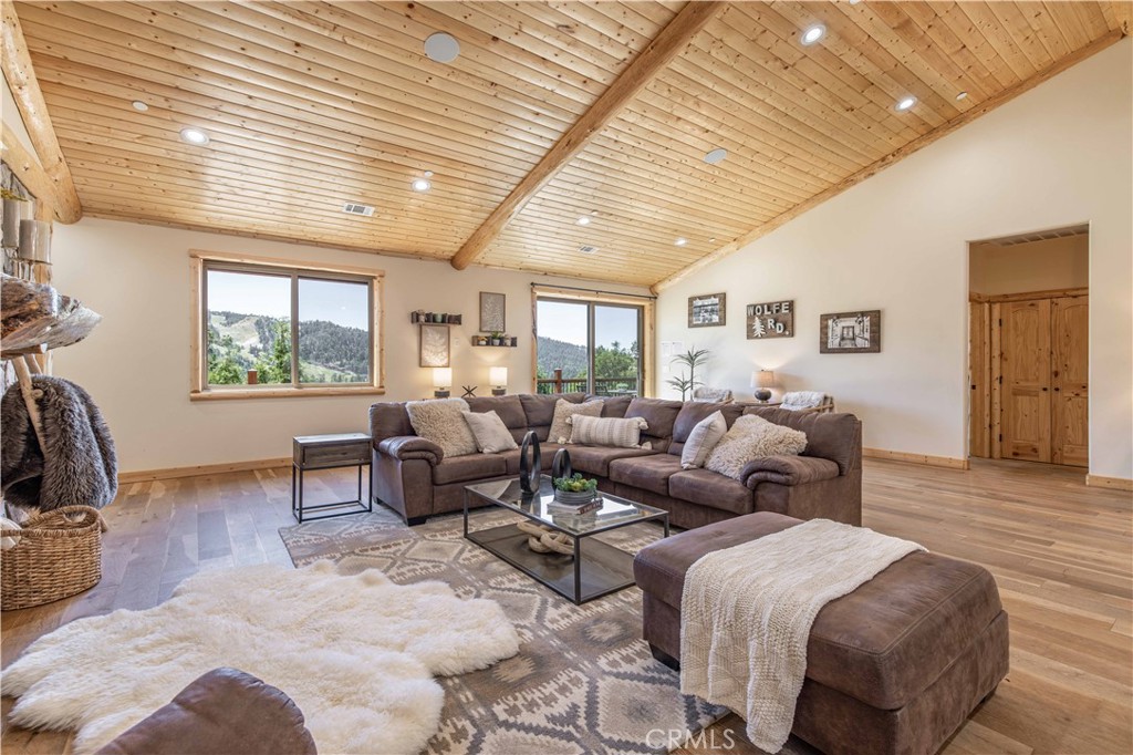 43625 Wolf Road Property Photo 18