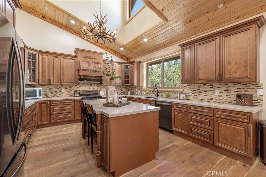 43625 Wolf Road Property Photo 23