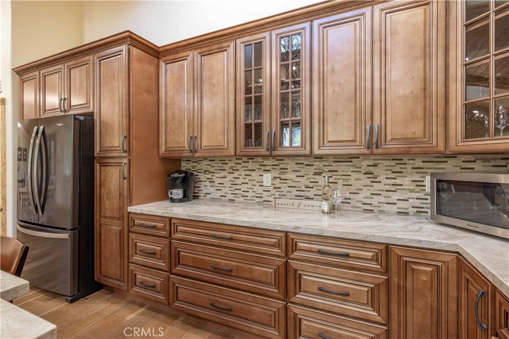 43625 Wolf Road Property Photo 26