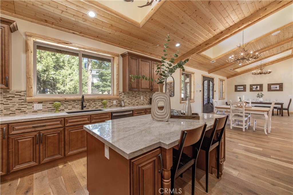 43625 Wolf Road Property Photo 27
