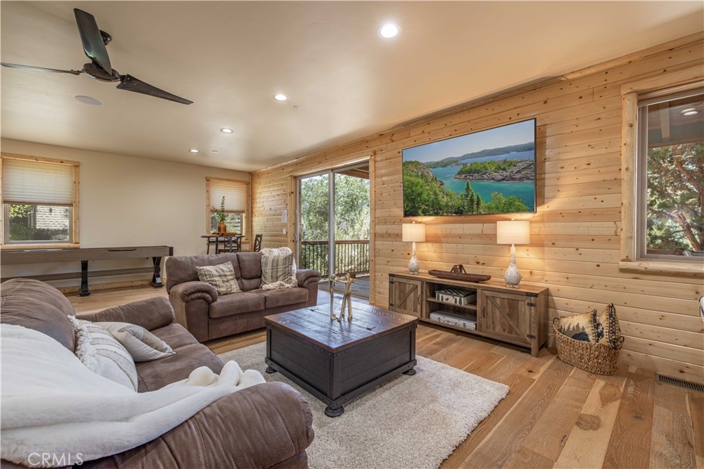 43625 Wolf Road Property Photo 30