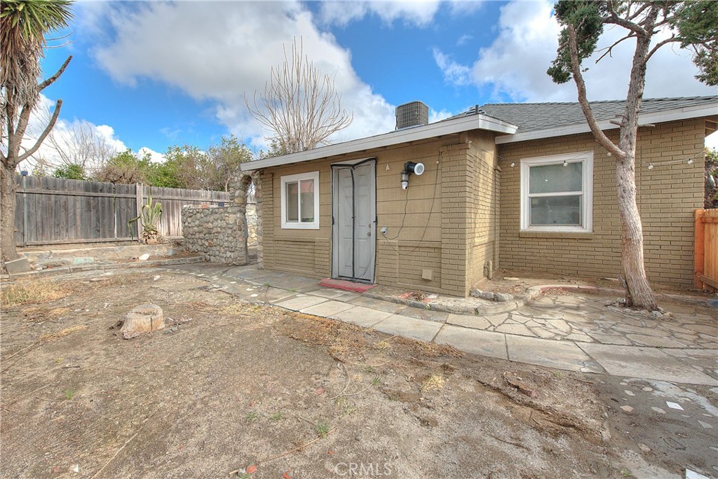 9279 Mango Avenue Property Photo 1