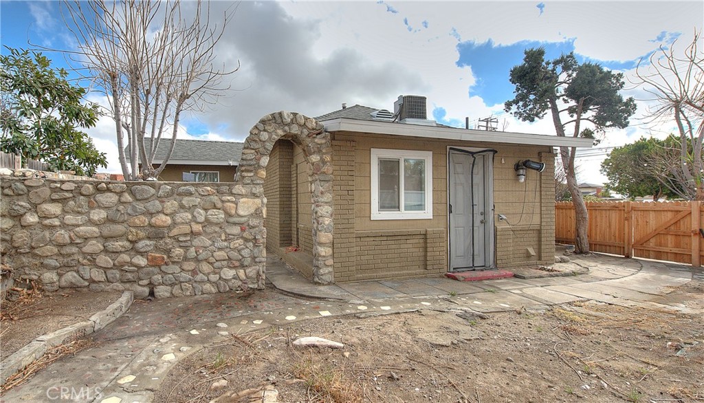 9279 Mango Avenue Property Photo 2
