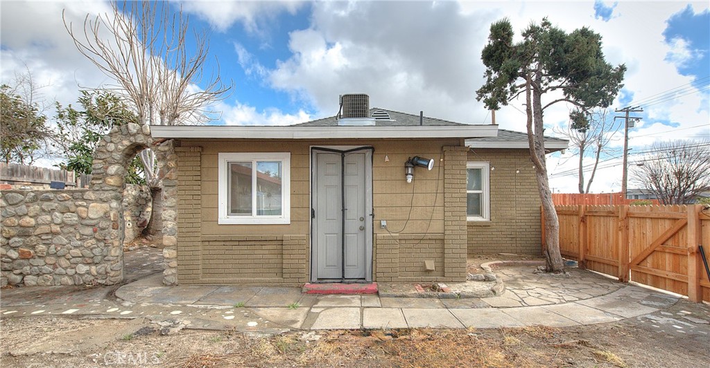 9279 Mango Avenue Property Photo 3
