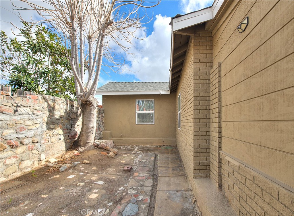 9279 Mango Avenue Property Photo 5